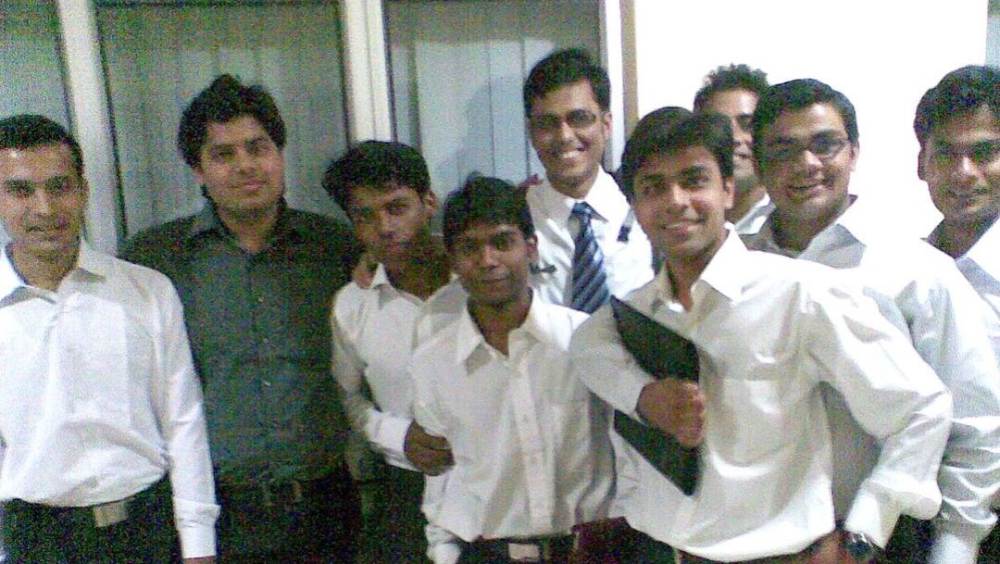 মেধাবী জিতু তার পর আইআইটি খড়্গপুরে ভর্তি হন। সিভিল ইঞ্জিনিয়ারিং নিয়ে পাশ করেন তিনি।