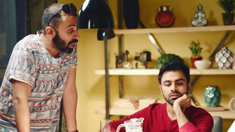 ছোট থেকেই অভিনয়ের প্রতি ঝোঁক ছিল তাঁর। কলেজে থাকার সময় তা ভালবাসায় পরিণত হয়। বন্ধুদের সামনে বিভিন্ন অভিনেতার নকল করে প্রশংসা কুড়োতেন।