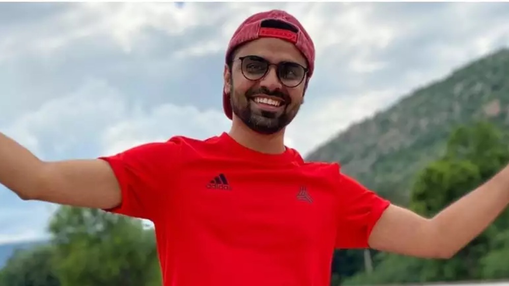 জিতুর গাড়ির খুব শখ। তাঁর কাছে ৯০ লাখ টাকার মার্সেডিজ বেন্‌জ রয়েছে। ৭০ লাখ টাকার মার্সেডিজ বেন্‌জ ই ক্লাস এবং ৪০ লাখ টাকার টয়োটা ফর্চুনার রয়েছে।