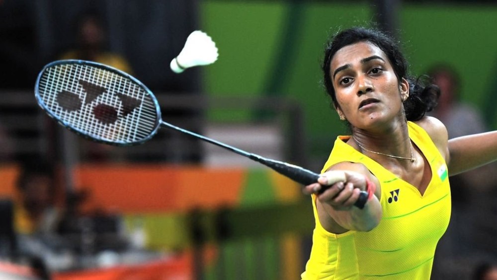 অনন্য রেকর্ড আরও রয়েছে সিন্ধুর ঝুলিতে। ২০১৬-তে প্রথম ভারতীয় মহিলা হিসাবে অলিম্পিক্সে রুপোর পদক পান তিনি। সে বছর ব্রাজিলের রিও ডি জেনেইরোতে স্পেনের ক্যারোলিনা মারিনের কাছে সেই হাড্ডাহাড্ডি ম্যাচে হেরে গেলেও সিন্ধুর লড়াই মনে রেখেছেন সবাই।