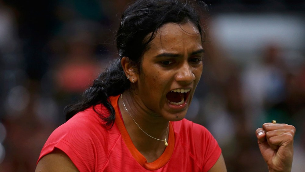 সে দিন বাসেলে সোনার পদক ছিনিয়ে নেওয়ার পর কিংবদন্তি শাটলার চিনের ঝ্যাং নিংয়ের এক অনন্য রেকর্ড স্পর্শ করলেন পি ভি সিন্ধু। নিংয়ের মতোই বিশ্ব চ্যাম্পিয়নশিপ থেকে পাঁচ-পাঁচটি পদক হয়েছিল তাঁর।