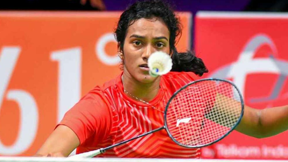 কোন সে পাঁচ পদক? ২০১৩ এবং ২০১৪ সালে পর পর দু’বার বিশ্ব চ্যাম্পিয়নশিপে ব্রোঞ্জ জিতেছিলেন সিন্ধু। এর পর ২০১৭ সাল থেকে টানা তিন বার বিশ্ব চ্যাম্পিয়নশিপের ফাইনালে পা রাখেন তিনি। ২০১৭, ২০১৮-তে রুপো জিতলেও ২০১৯ ফাইনালে সোনার হাসিটি হেসেছিলেন তিনিই!