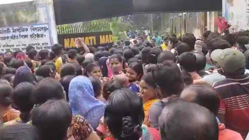 Some vaccine receivers injured due to hurry and gathering at Nalhati dgtld