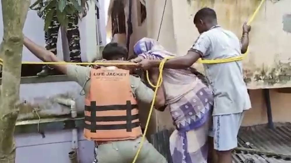 Police and disaster management team rescued flood affected person from Dhanyoghori gram panchayat of Khanakul dgtld  