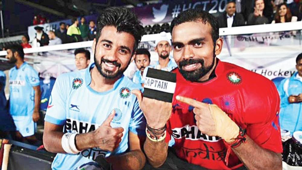 সেমিফাইনালে ভারতের দুই বাজি। মনপ্রীত ও পিআর শ্রীজেস। ফাইল চিত্র