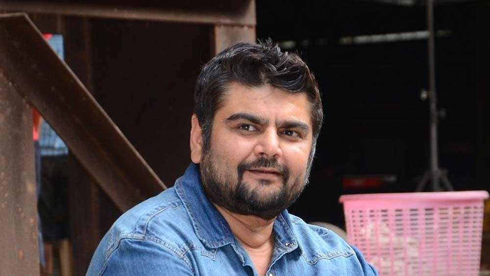 বাবার সঙ্গে চ্যালেঞ্জ করে চার্টার্ড অ্যাকাউন্ট্যান্টের পড়াশোনা মাঝ পথেই থামিয়ে দিয়েছিলেন। চ্যালেঞ্জ ছুড়েছিলেন দু’বছরের মধ্যে তাঁকে পর্দায় দেখা যাবে আর ইন্ডাস্ট্রির পরিচিত মুখও হয়ে উঠবেন।