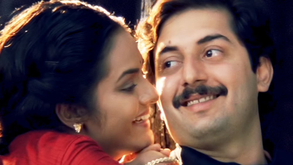 ‘রোজা’ ছবির গান আজও দর্শকদের মনে গেঁথে রয়েছে। এমন একজন সুরকারকে আনকোড়া ভেবে প্রস্তাব ফিরিয়ে দেওয়ার আফসোসও আজও ভুলতে পারেননি অলকা।