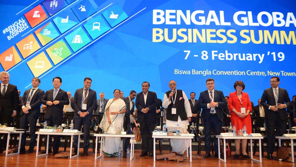 সাম্প্রতিক কালে বিনিয়োগ টানার নির্ধারক হিসেবে উঠে এসেছে রাজনৈতিক স্থিরতা, ব্যবসা করার সুবিধা, এবং নীতির স্থিরতা। পশ্চিমবঙ্গও যে এ পথে হাঁটছে না তা নয়।