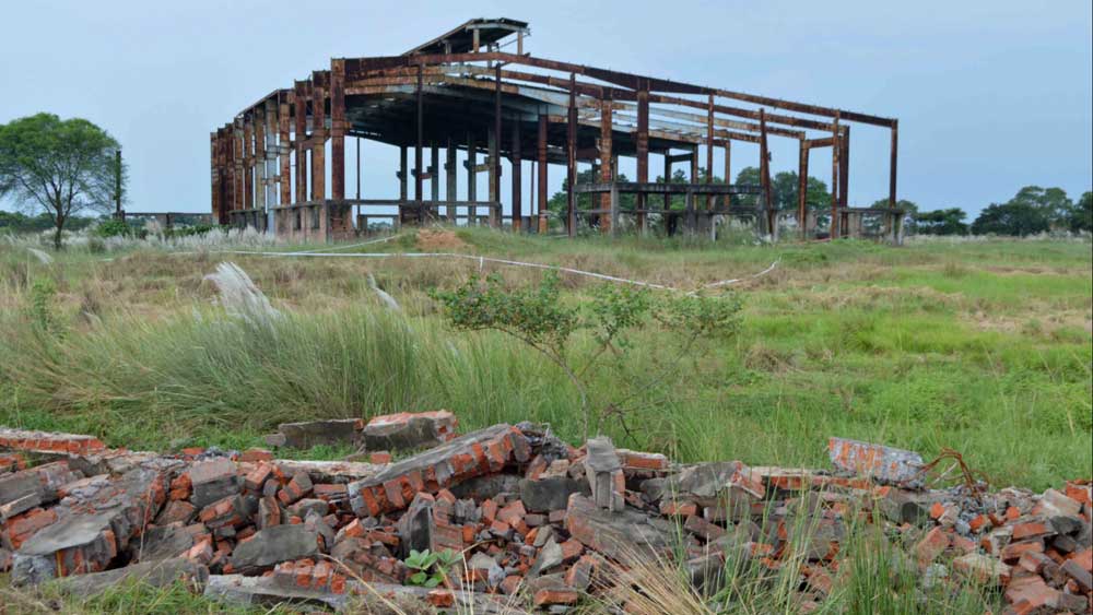 রাজস্ব না থাকলে শিল্পকে ছাড় দেওয়ারও রাস্তা কমে আসে। বড় বিনিয়োগ টানাও কঠিন হয়ে পড়ে। 