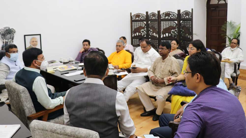 মঙ্গলবার কেন্দ্রীয় শিক্ষামন্ত্রী ধর্মেন্দ্র প্রধানের সঙ্গে সাক্ষাৎ বাংলার বিজেপি সাংসদদের।