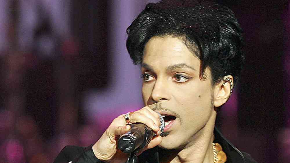 ১৯৮১: সে বছর সবচেয়ে জনপ্রিয় হয়েছিল গায়ক প্রিন্সের গোঁফ। 