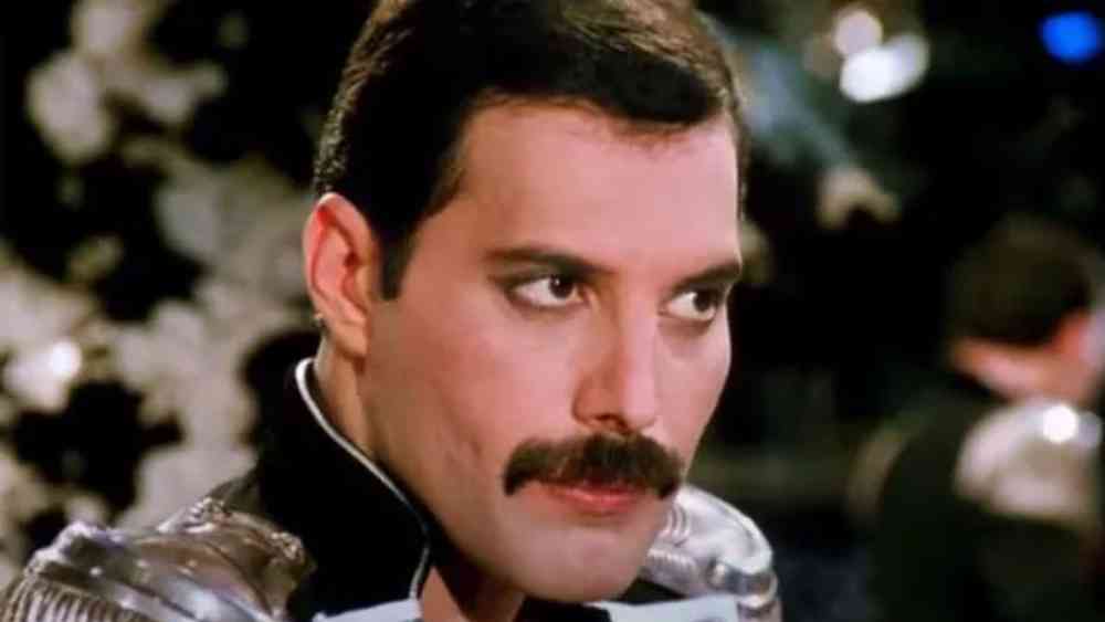 ১৯৮৪: ‘কুইন’-এর গায়ক ফ্রেডি মার্কারির বিখ্যাত গোঁফ সে বছরের সেরা। 