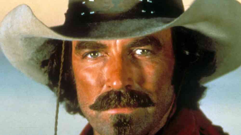 ১৯৮৫: অভিনেতা টম সেলেকের গোঁফ আটের দশকের ‘সিগনেচার গোঁফ’ হিসেবে বিখ্যাত। 