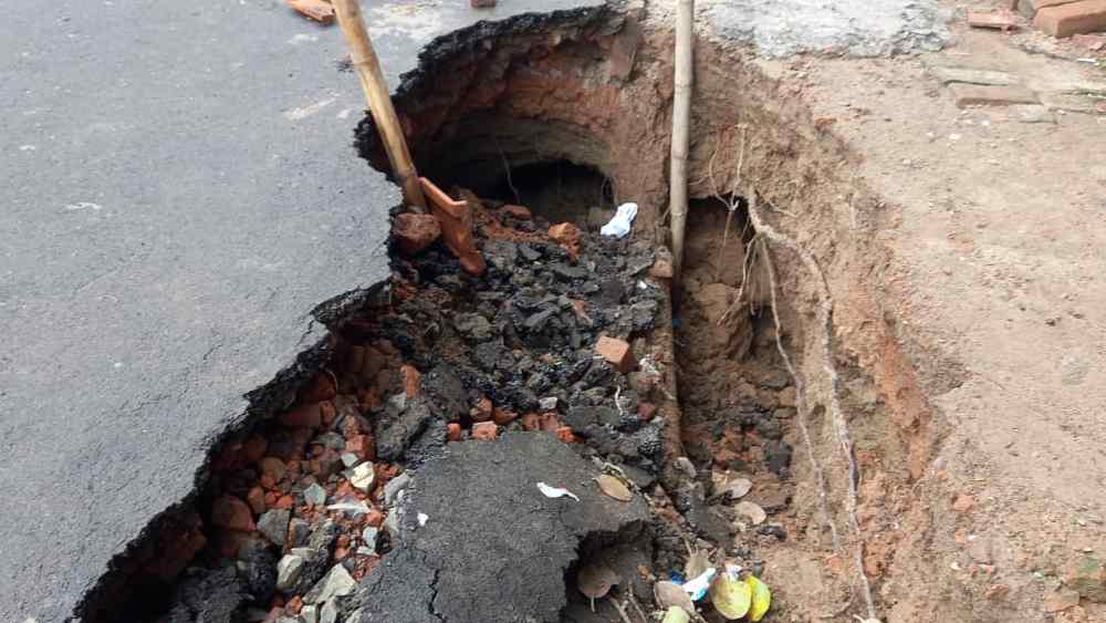 হুগলিতে ধস। 