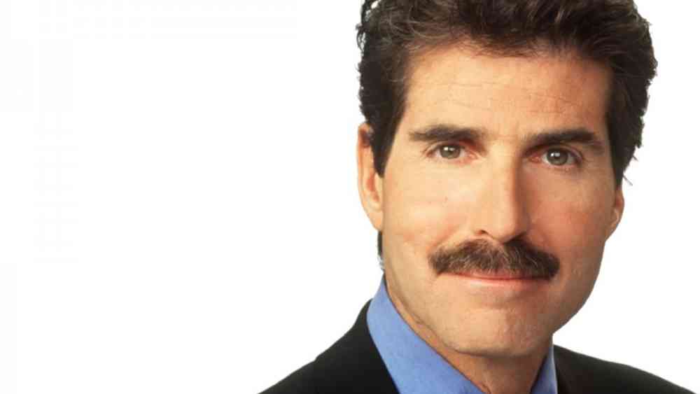 ২০০০: ছোটপর্দার পরিচিত মুখ জন স্টোসেলের গোঁফ সে বছরের সেরা। 