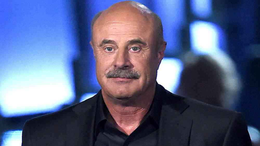 ২০০২: ছোটপর্দার আরও এক জনপ্রিয় মুখ। ডক্টর ফিল। মাথা কামানো, তার সঙ্গে মোটা গোঁফ। সে বছরের সেরা। 