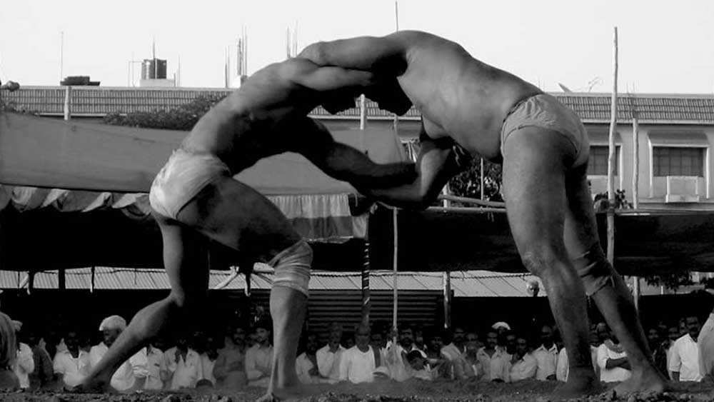 একটা সময় পর্যন্ত বাংলায় খুবই জনপ্রিয় ছিল কুস্তি।