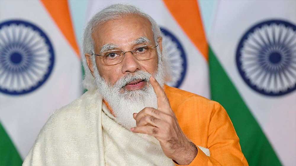 জাতীয় পতাকার প্রেক্ষাপটে প্রধানমন্ত্রী নরেন্দ্র মোদী।