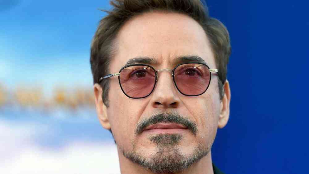 ২০১৩: ‘আয়রন ম্যান’, ‘অ্যাভেঞ্জার’ সিরিজ— বলার অপেক্ষা রাখে না সেরা গোঁফের মালিক কে। রবার্ট ডাউনি জুনিয়র। 