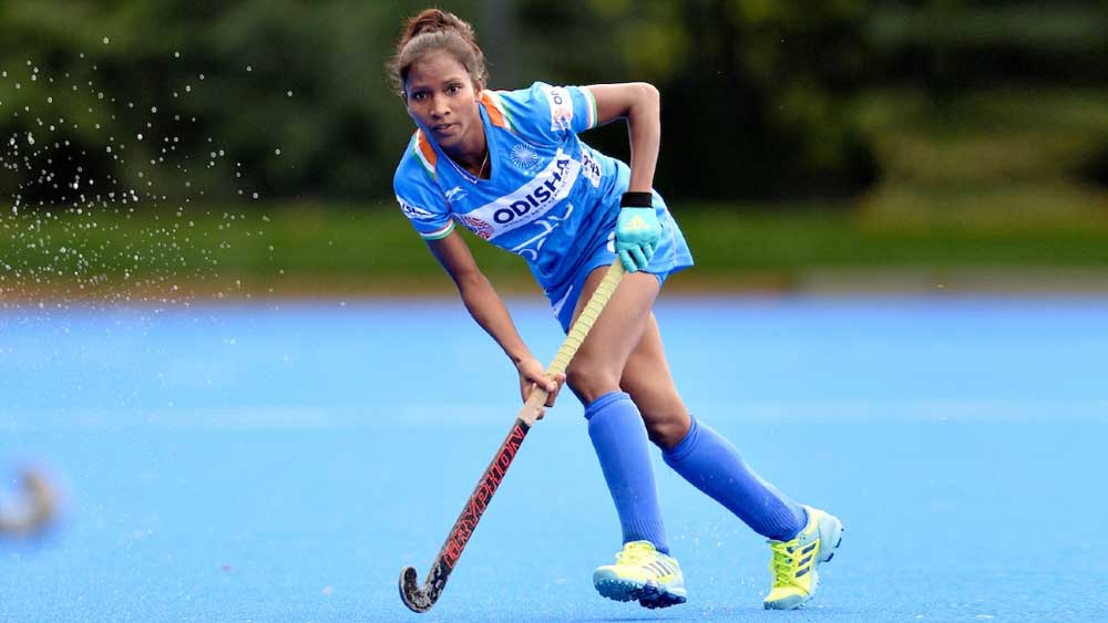 নিক্কি প্রধান (২৭, ডিফেন্ডার): ঝাড়খণ্ডের মাওবাদী অধ্যুষিত এলাকা থেকে উঠে এসেছেন নিক্কি। হকিস্টিক কেনারও টাকা ছিল না তাঁর। দিনমজুরি করে টাকা জমিয়ে কিনেছিলেন হকিস্টিক। রাঁচির একাডেমিতে খেলার সময় প্রথম হকির জুতো পেয়েছিলেন তিনি। জাতীয় দলে নিয়মিত সুযোগ পাচ্ছিলেন না একটা সময়। ২০১৫ সালের পর সেই সুযোগ আসে। রিয়ো অলিম্পিক্সে খেলার সুযোগ পান তিনি। ঝাড়খণ্ড থেকে তিনিই প্রথম খেলোয়াড়, যিনি অলিম্পিক্সে খেলেছেন।