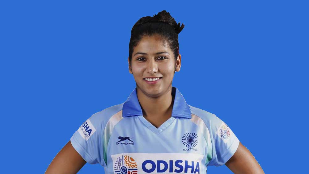 নবজ্যোত কৌর (২৬, মিডফিল্ডার): সন্তানদের একজন অন্তত খেলোয়াড় হোক, এটাই স্বপ্ন ছিল নবজ্যোতের বাবার। সেই স্বপ্নই সত্যি করেছেন নবজ্যোত। স্কুলে থাকাকালীন ২০০৩ সালেই অনুশীলন শুরু করেন তিনি। মিডফিল্ডার হলেও আক্রমণ ভাগকেও সাহায্য করেন নবজ্যোত। ৯ বছর আগে জাতীয় দলে অভিষেক ঘটে তাঁর। এশিয়ান গেমসে ২০১৪ সালে ব্রোঞ্জ এবং ২০১৮ সালে রুপো জেতেন তিনি। রিয়ো অলিম্পিক্সের দলেও খেলেছেন নবজ্যোত।