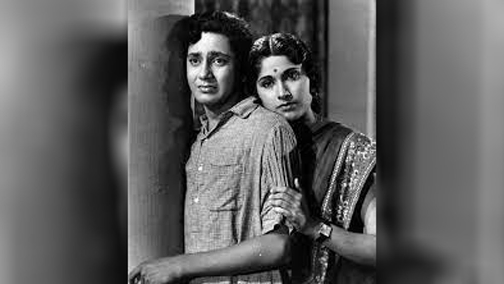 জানা যায়, এত বছর ইন্ডাস্ট্রি থেকে সম্পর্ক ছিন্ন করে পরিবারের সঙ্গেই সুস্থ জীবন কাটাচ্ছিলেন তিনি। জীবনের শেষ দিকে ক্যানসারে আক্রান্ত হন এবং মারা গিয়েছিলেন।