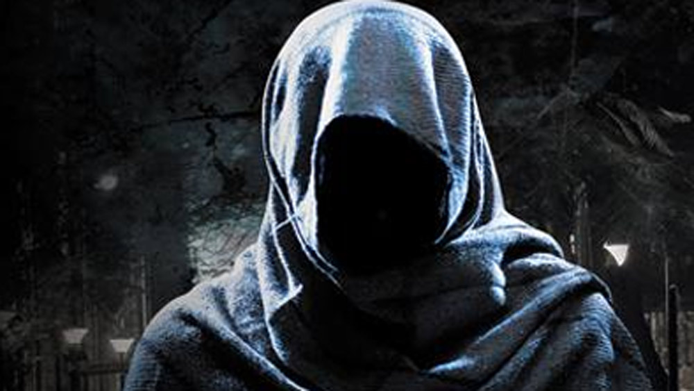 দ্য স্টোনম্যান: পাথর দিয়ে থেঁতলে খুন করত অজ্ঞাত পরিচয় এই আততায়ী। তার প্রতিটি শিকার মাথা থেঁতলানো অবস্থায় উদ্ধার হয়েছিল। ১৯৮৯ সাল নাগাদ তার কর্মকাণ্ডে ভয়ে কাঁপতে শুরু করেছিল কলকাতা। রাতের অন্ধকারে ঘুমের সুযোগে ফুটপাতে ঘুমিয়ে থাকা অন্তত ১৩ জনকে মাথা থেঁতলে খুন করেছিল সে।