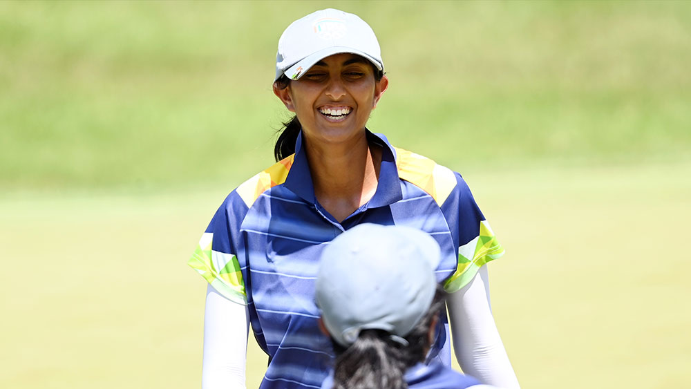 শৃঙ্খলাপরায়ণ অদিতি মাত্র পাঁচ বছর বয়স থেকে গল্ফ শিখতে শুরু করেন। বেঙ্গালুরুতে সেই সময় মাত্র তিনটি গল্ফের মাঠ ছিল। তাঁর আগ্রহ দেখে তাঁকে কর্ণাটক গল্ফ অ্যাসোসিয়েশন ড্রাইভিং রেঞ্জে নিয়ে যান অদিতির বাবা।