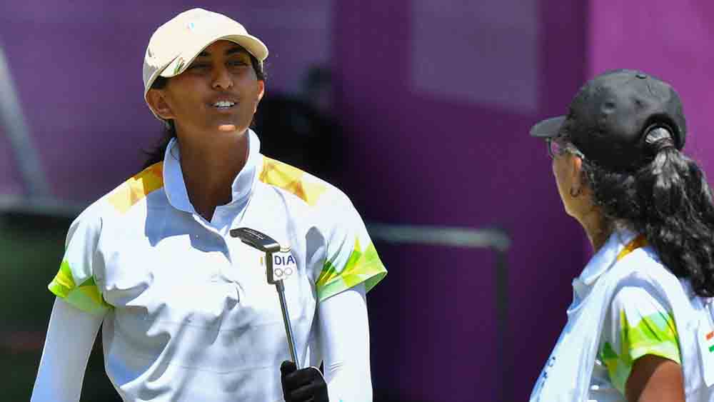 ভারতে মেয়েরাও যে গল্ফ খেলেন সেটার প্রমাণ অদিতিই। রিয়োতে ভাল শুরু করলেও ৪১ নম্বরে শেষ করেন তিনি। এ বারের অলিম্পিক্সে তৃতীয় রাউন্ডের শেষে দ্বিতীয় স্থানে তিনি। পাঁচ বছরে পাল্টে গিয়েছে অনেক কিছুই।