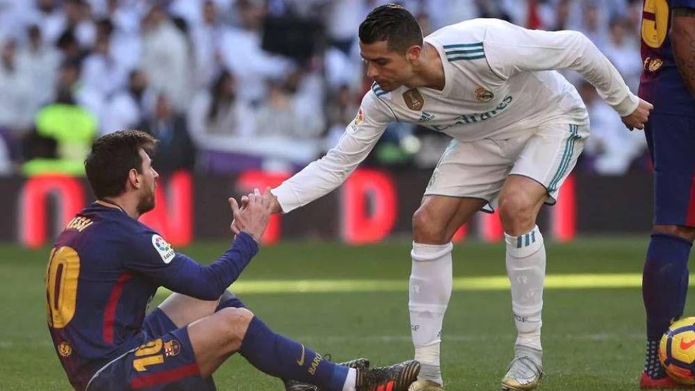 প্রায় নয় বছর ধরে প্রতি মরশুমে মেসির সঙ্গে লড়াই হয়েছে রোনাল্ডোর। কোনওবার মেসি জিততেন, কোনও বার রোনাল্ডো। দু’জনের মুখোমুখি সাক্ষাৎ ছিল আন্তর্জাতিক ফুটবলের অন্যতম চর্চার বিষয়।