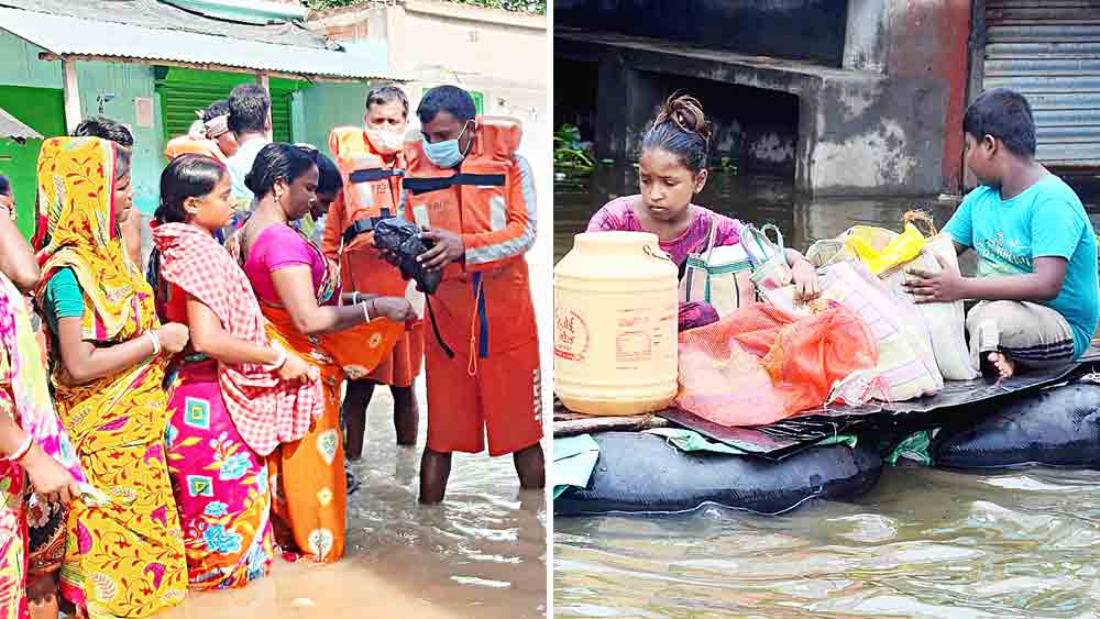 জীবন-সংগ্রাম: জলমগ্ন খানাকুলের কাকনানের কালীতলা এলাকায় চলছে শুকনো খাবার বিতরণ (বাঁ দিকে) পানীয় জল ও খাবার নিয়ে বাড়ির পথে। 