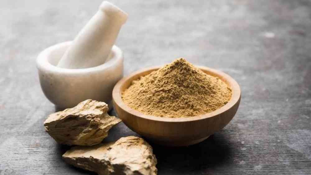 চুলের যত্নেও কাজে লাগতে পারে মুলতানি মাটি। 