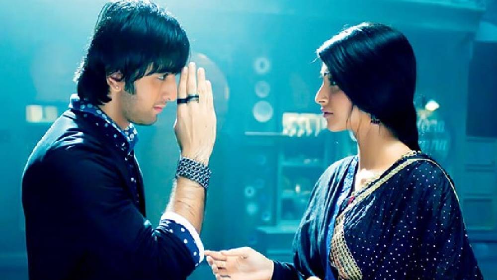 সোনমের প্রথম ছবি সঞ্জয় লীলা ভন্সালীর ‘সাওয়ারিয়া’। অনিল-কন্যার বিপরীতে অভিনয় করেছিলেন রণবীর কপূর। সোনমের মতোই তাঁরও প্রথম ছবি ছিল সেটি।