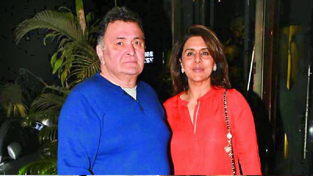 রণবীরের মা-বাবা নীতু সিংহ এবং ঋষি কপূর ছেলেকে নিয়ে দীপিকা এবং সোনমের আলোচনা শুনে অসন্তুষ্ট হয়েছিলেন। পরবর্তী সময় সে কথা প্রকাশ্যে জানিয়েছিলেন তাঁরা।