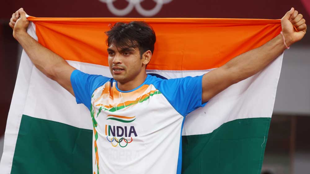 তার কিছুক্ষণের মধ্যেই সোনার স্বপ্নপূরণ হয় ভারতের। নীরজ চোপড়া অ্যাথলেটিক্সে অধরা সোনা এনে দেন ভারতকে। জ্যাভলিনে সোনা জেতেন তিনি।