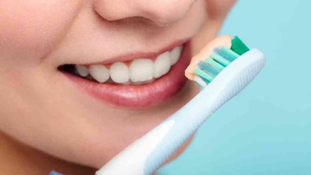 মুখের দুর্গন্ধ দূর করতে কোন মাজন ব্যবহার করবেন?