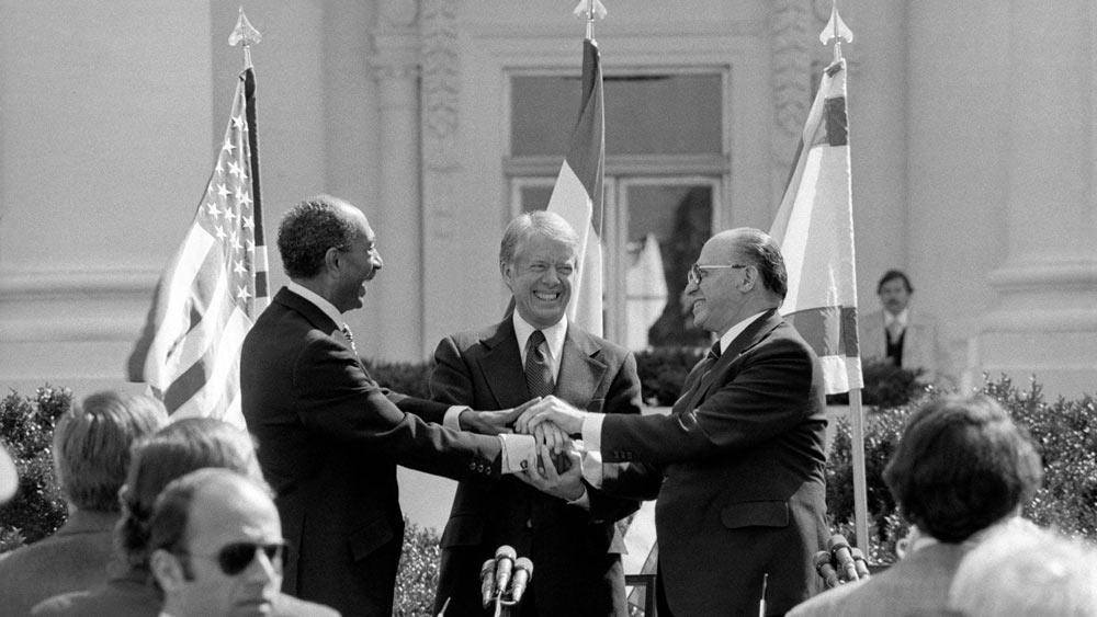 আমেরিকার হস্তক্ষেপে ১৯৭৯ সালে ইজরায়েল এবং মিশরের মধ্যে শান্তি চুক্তি হয়েছিল। চুক্তির একটি শর্ত ছিল, দুই দেশের মধ্যে বিমান চলাচল শুরু করতে হবে।