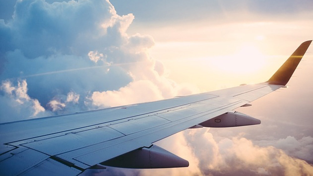 মিশরের অভ্যন্তরেও এ নিয়ে ক্ষোভ দানা বাঁধতে শুরু করে। ভিতর এবং বাইরে দুই চাপের মধ্যে মিশর সম্পূর্ণ ‘অভূতপূর্ব’ একটি সিদ্ধান্ত নিতে বাধ্য হয়। এই রুটে বিমান চলাচল বন্ধ করে দেয় তারা। অন্যদিকে, মিশরকে শান্তি চুক্তির শর্তের কথাও মাথায় রাখতে হয়েছিল। চুক্তির শর্ত যাতে না ভাঙে, তার জন্য তাই একপ্রকার লুকিয়ে এই রুটে বিমান চালাতে শুরু করে মিশর। কী ভাবে?