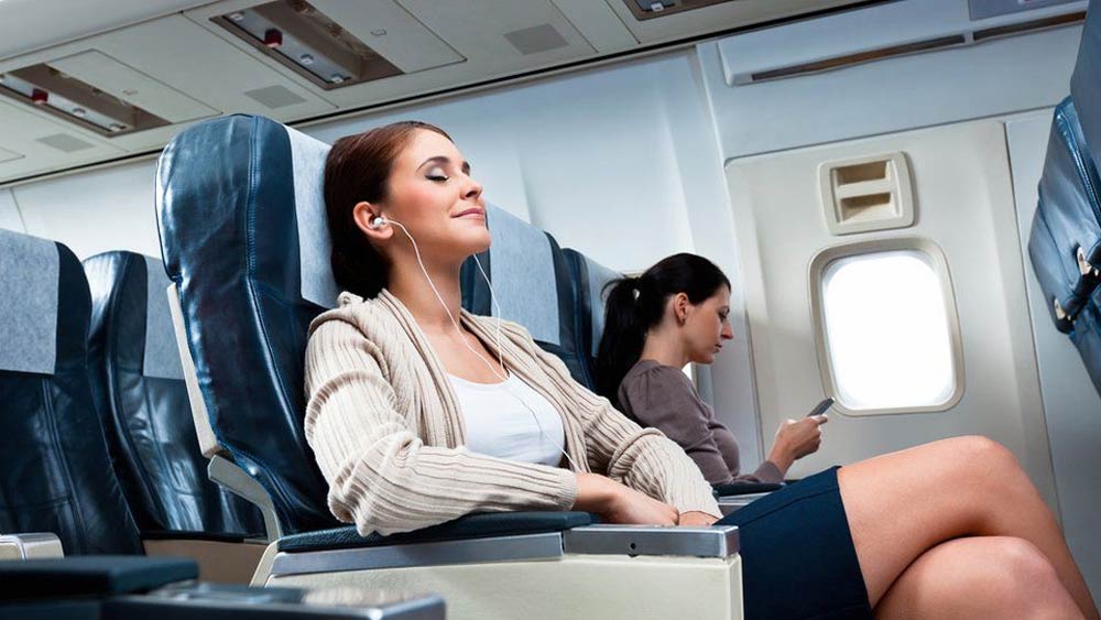 সেই নম্বরে যোগাযোগ করে যাত্রীকে নিজের বিবরণ মেল করে পাঠাতে হত। পাসপোর্টের স্ক্যান কপি এবং আরও যা যা তথ্য জানতে চাইত, সে সবই ইমেল-এর মাধ্যমে পাঠাতে হত। সব কিছু বিবেচনা করে তারপর ইমেল-এই ফ্লাইটের সময়, তারিখ এবং বিমান ভাড়া জানিয়ে দিত ওই সংস্থা।