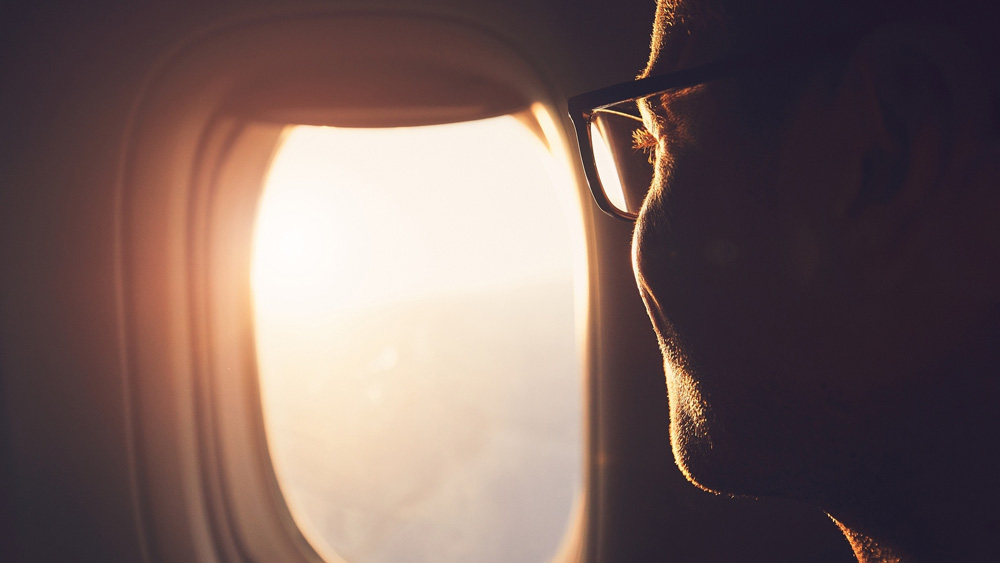 এই বিষয়টি মাথায় রেখে ২০২০ সালে প্রথম এই উড়ানের জন্য একটি ওয়েবসাইট তৈরি হয়। নাম রাখা হয় ফ্লাইএয়ারসিনাই.কম। এই ওয়েবসাইট থেকে কায়রো-তেল আভিভের মধ্যে এয়ার সিনাই ফ্লাইটের যাবতীয় তথ্য (উড়ানের সময়, টিকিট ভাড়া ইত্যাদি) দেওয়া রয়েছে। এবং এখান থেকে খুব সহজেই  যাত্রীরা টিকিট বুক করে নিতে পারেন। ক্রেডিট কার্ডও ব্যবহার করতে পারেন।