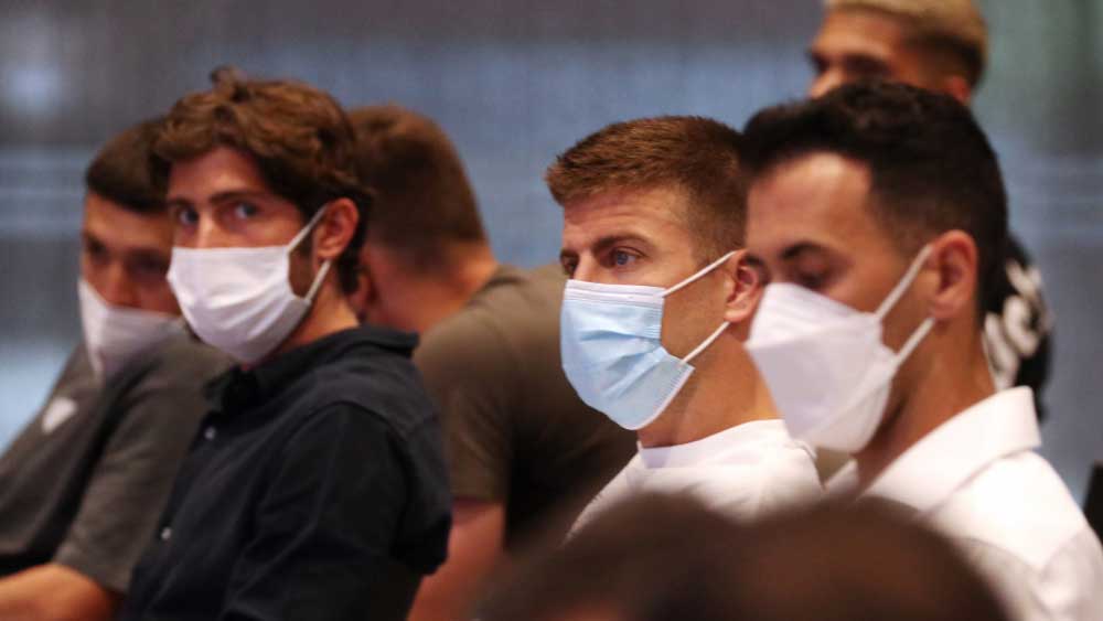 তার আগে শনিবার বন্ধু, আত্মীয়দের নিয়ে নৈশভোজের আয়োজন করেছিলেন। সেখানে ছিলেন সের্জিও আগুয়েরো, সের্জিও বুস্কেৎস, জেরার পিকে, জর্ডি আলবারা।