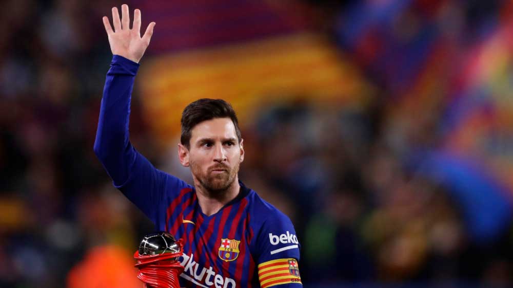 গত বছর ক্লাব ছাড়বেন ভেবেছিলেন। কিন্তু এ বছর বার্সাতেই থাকবেন ভেবেছিলেন। মেসি বলেন, “এটার জন্য তৈরি ছিলাম না। গত বছর ভেবেছিলাম চলে যাব। কিন্তু এ বছর এই ক্লাবে থাকার ব্যাপারে মানসিক প্রস্তুতি নিয়েছিলাম। এটাই আমাদের ঘরবাড়ি হয়ে উঠেছিল। ক্লাব, সতীর্থ এবং আমার পাশে যাঁরা ছিলেন তাঁদের সবার কাছে কৃতজ্ঞ।”