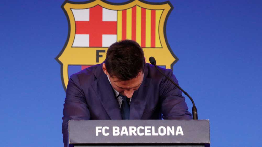 শেষে ছিল অভিমানও। মেসি বলেন, “প্রথম দিন থেকে শেষ দিন পর্যন্ত এই ক্লাবের হয়ে সেরাটা দিয়ে এসেছি। কিন্তু আমাকে নিয়ে অনেক কিছু বলা হয়েছে। এটুকু বলতে পারি, থেকে যাওয়ার জন্যে অনেক চেষ্টা করেছিলাম। এই ক্লাবকে, এই সমর্থকদের আমি ভালবাসি। কিন্তু ওদের ঠিক করে বিদায় জানাতে পারলাম না। খারাপ লাগছে।”