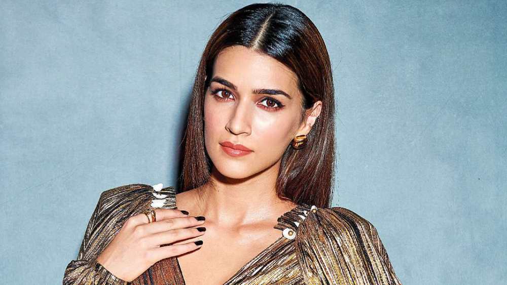 Kriti Sanon How Kriti Sanon Lost 15 Kgs After Her Weight Gain For Her Film Mimi Dgtl Anandabazar