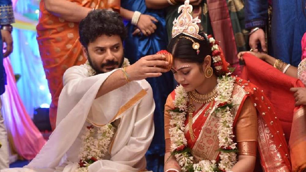 অসংখ্য বাধা-বিপত্তি পেরিয়ে মাম্পির সিঁথিতে সিঁদুর পরাল  রাজা।