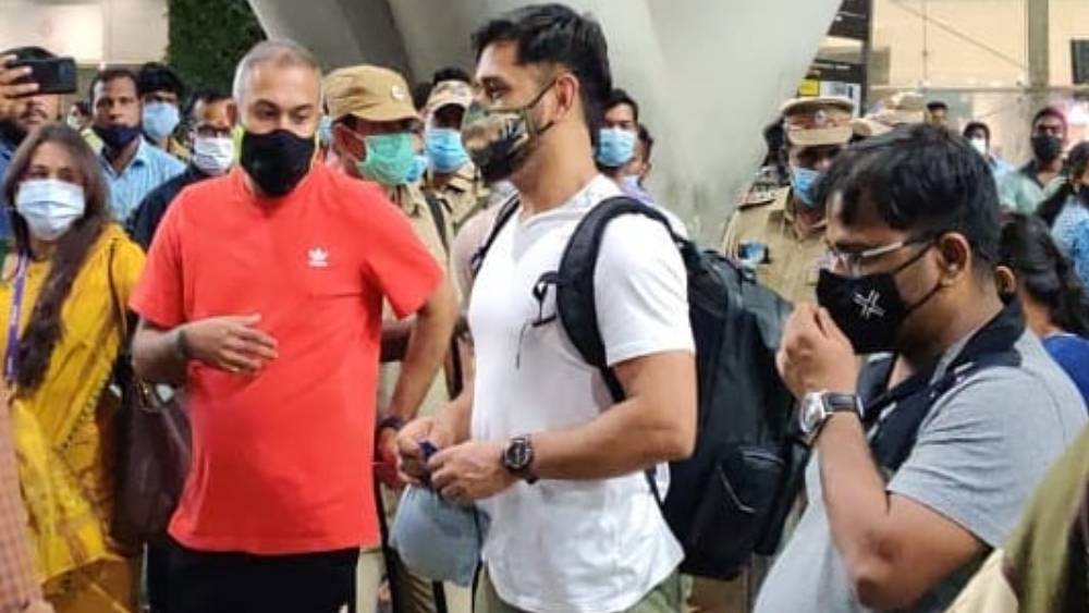 চেন্নাই পৌঁছে গেলেন ধোনি