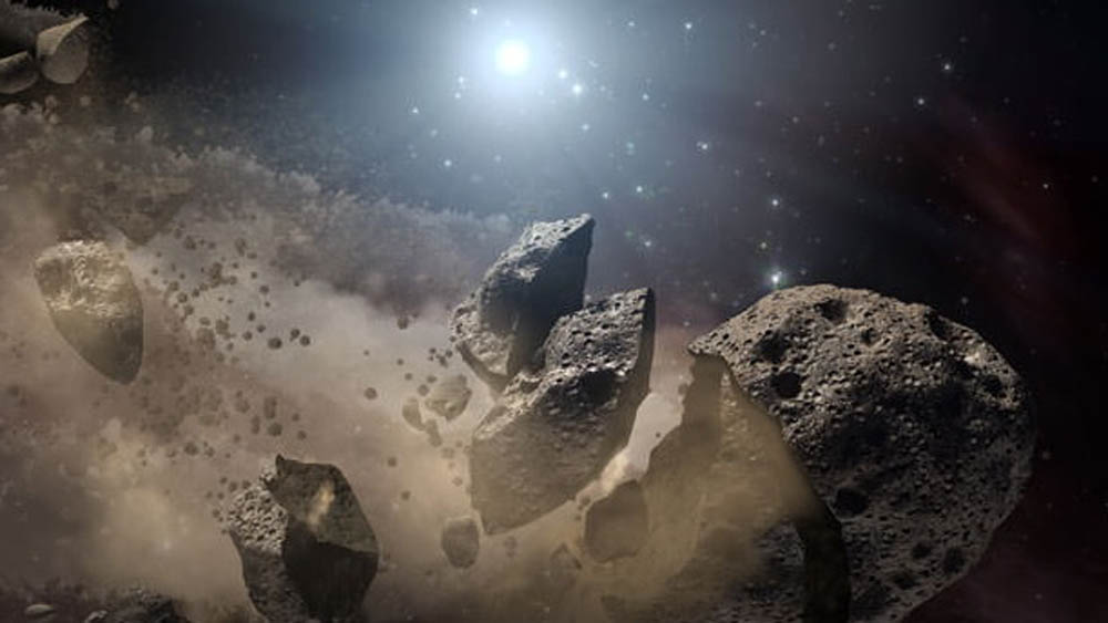 নাসা জানিয়েছে, গ্রহ হিসেবে একটু একটু করে গড়ে ওঠার পথে সূর্যকে প্রদক্ষিণ করার সময় কক্ষপথ থেকে বিচ্যূত হয়ে অন্যদের সঙ্গে ধাক্কা লেগে সেটি মৃত অবস্থায় ভাসছে মহাশূন্য। প্যাসাডিনার ক্যালটেক গবেষণা সংস্থা জানিয়েছে, ৫০ মেগাপিক্সেল রেজোলিউশনের যে ছবি তাদের হাতে এসেছে, তাতে দেখা গিয়েছে গ্রহাণুপৃষ্ঠটি ধাতুতে মোড়া।