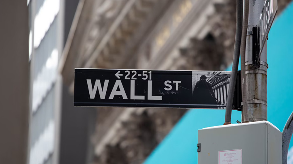 বিল যে জায়গায় নিজের বাড়ি করেছেন, সেটিও তাঁর মতো বিত্তবানদের এলাকা হিসাবে চিহ্নিত নয়। ওয়াল স্ট্রিটের ‘তিমি’ হয়ে ওঠার অনেক আগে থেকেই এই বাড়িতেই থাকেন তিনি।