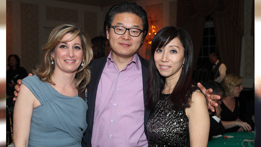 অর্থনীতিতে স্নাতক হওয়ার পর বিল নিউ ইয়র্কের হুন্ডাই সিকিউরিটিজ-এ প্রথমে কাজে যোগ দিয়েছিলেন। তারপর পেরেগ্রিন নামে অন্য একটি সংস্থার সঙ্গে কাজ করছিলেন। পেরেগ্রিনে কাজ করার সময় তাঁর পরিচয় হয়েছিল জুলিয়ন রবার্টসন নামে এক বিনিয়োগকারীর সঙ্গে।