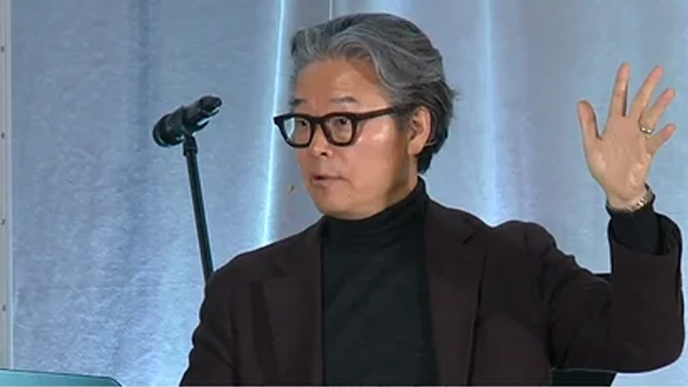 ২ কোটি ৫০ লাখ ডলার দিয়ে বিলকে টাইগার এশিয়া ম্যানেজমেন্ট সংস্থাটি প্রতিষ্ঠা করতে সাহায্য করেছিলেন জুলিয়নই।